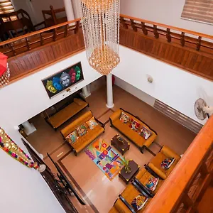 Parudeesa - Heavenly- Luxurious Palace Look-near Cbd - Kerala - India With Breakfast Kaladi